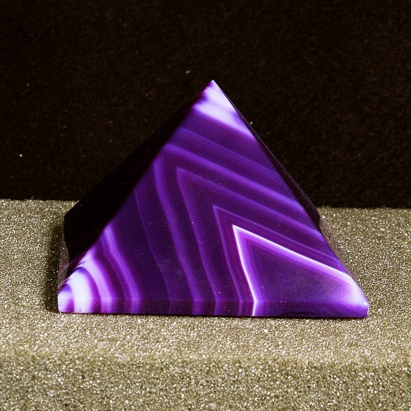 Pyramida Achát A1312XV-52