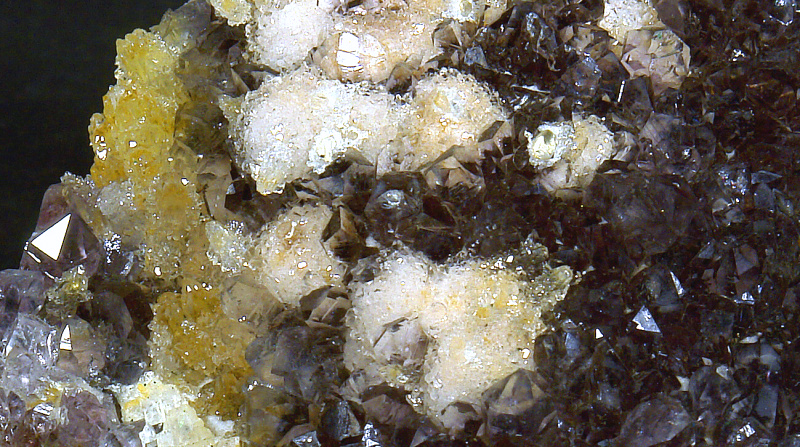 Ametystová drúza s kalcitem CH17