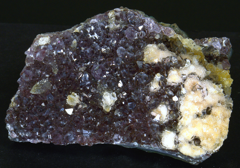 Ametystová drúza s kalcitem CH17