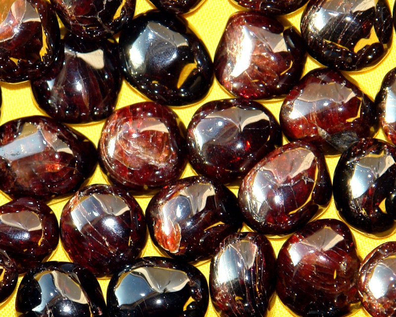Granát Almandin 16-20g
