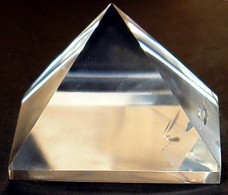 Pyramida Křišťál 00 K
