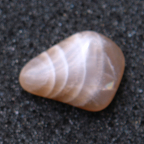 Měsíční kámen 83