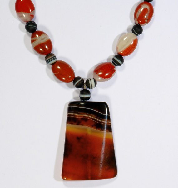 Náhrdelník Sardonyx-Onyx-Jaspis červený VV017 - zapínání kov