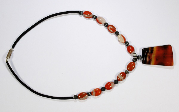 Náhrdelník Sardonyx-Onyx-Jaspis červený VV017 - zapínání kov