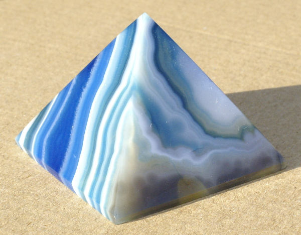 Pyramida Achát CH01