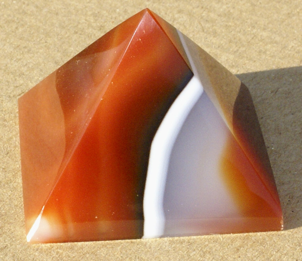 Pyramida Achát CH02