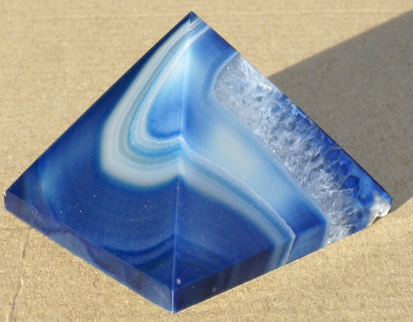 Pyramida Achát CH04
