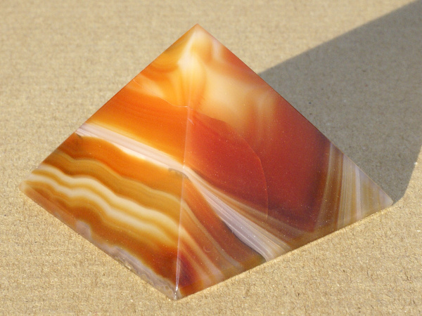 Pyramida Achát CH05