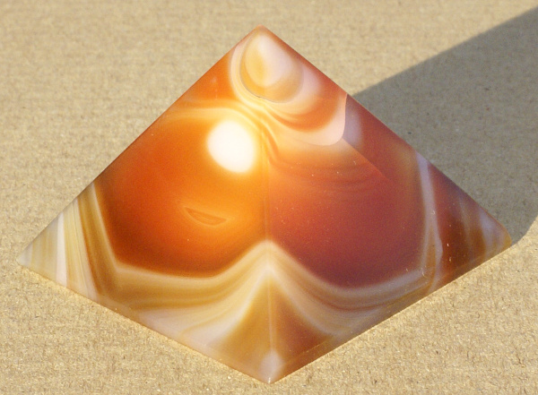 Pyramida Achát CH05