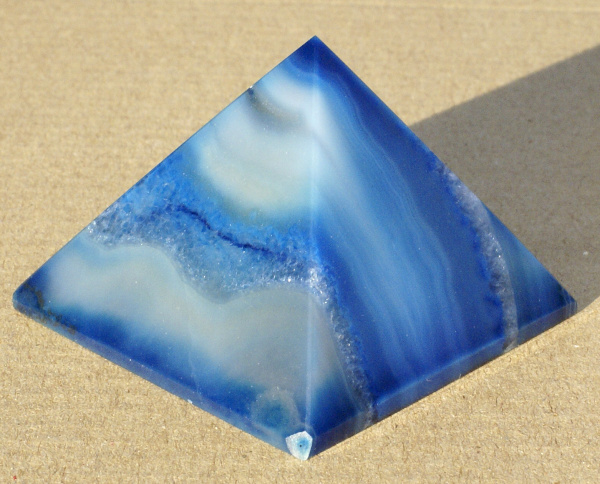 Pyramida Achát CH06