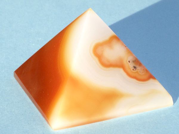 Pyramida Achát CH07