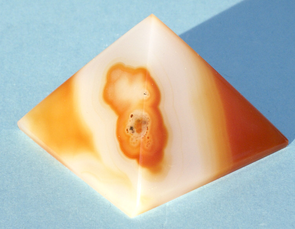 Pyramida Achát CH07