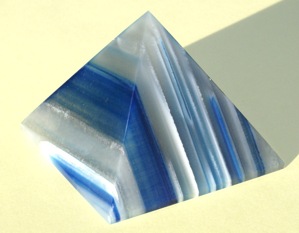 Pyramida Achát CH08