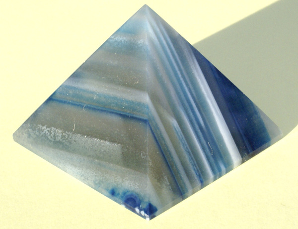 Pyramida Achát CH08