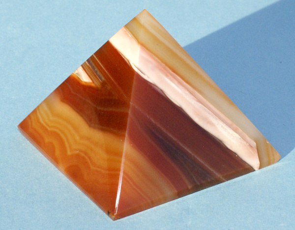 Pyramida Achát CH09