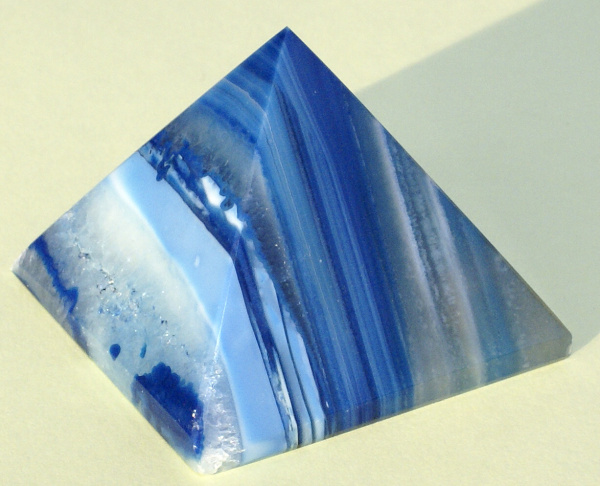 Pyramida Achát CH16