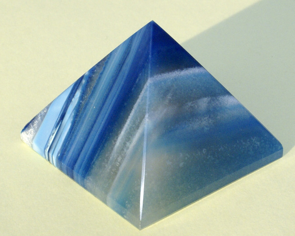 Pyramida Achát CH16