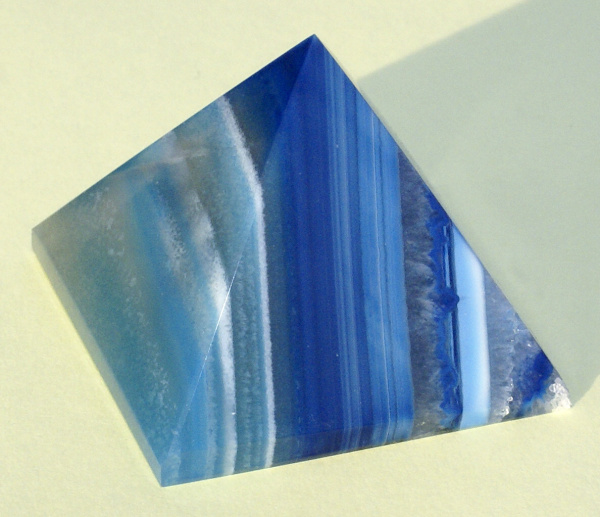 Pyramida Achát CH16