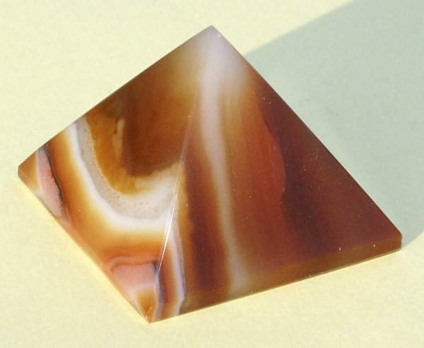 Pyramida Achát CH17