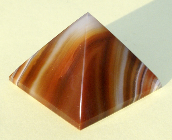 Pyramida Achát CH17