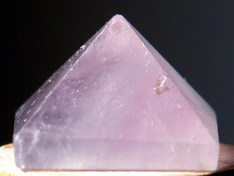 Pyramida Ametyst N06