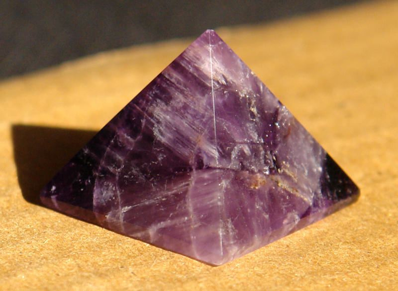 Pyramida Ametyst P02