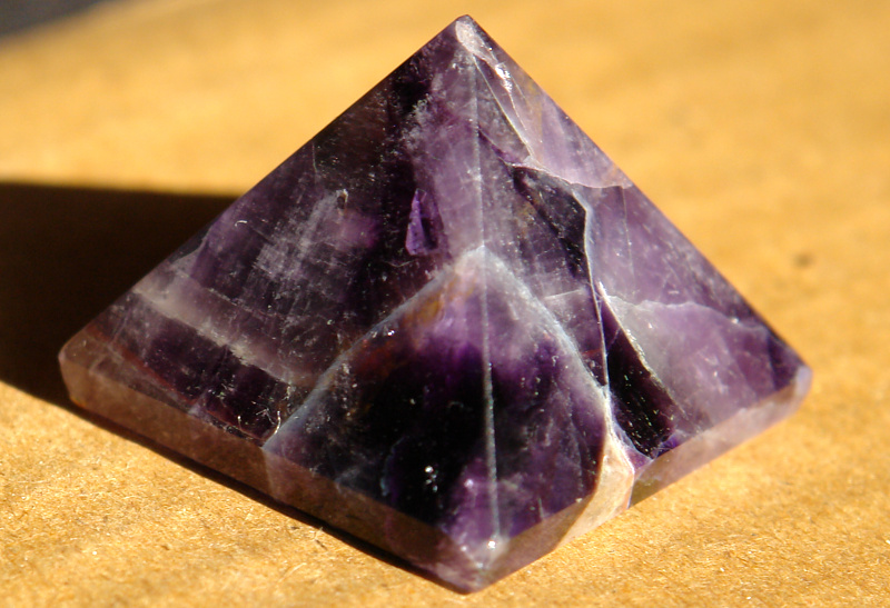 Pyramida Ametyst P03