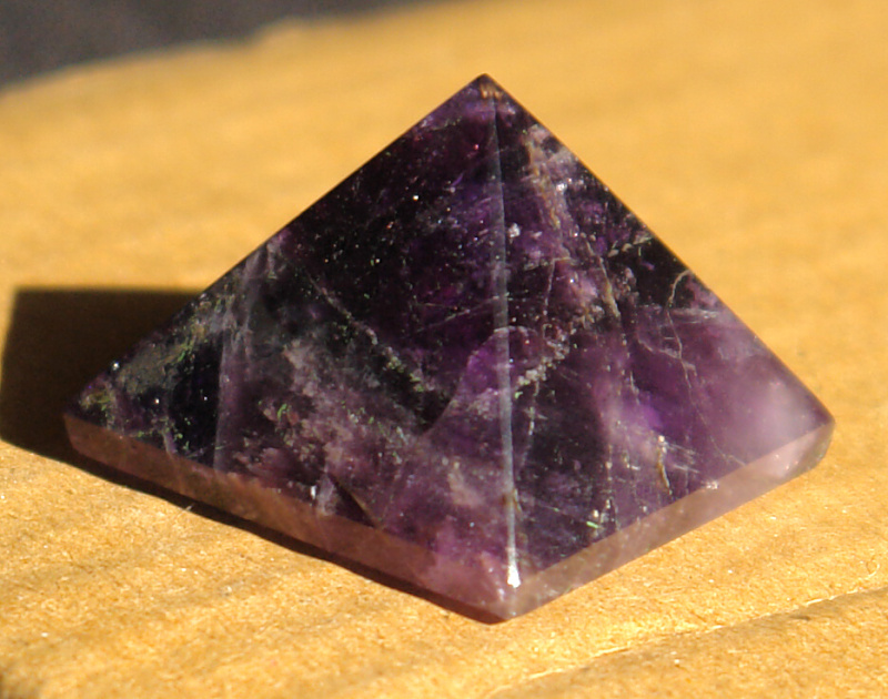 Pyramida Ametyst P06