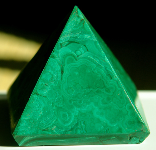 Malachit pyramida K 3