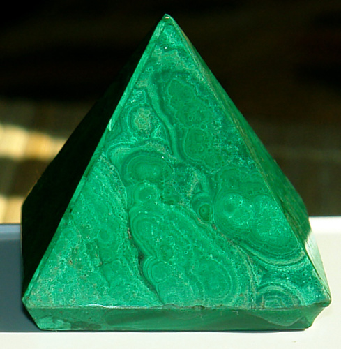 Malachit pyramida K 3