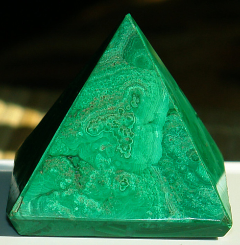 Malachit pyramida K 3