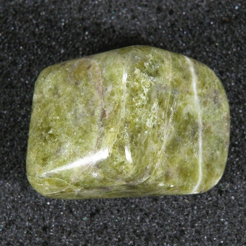 Vesuvián - Vesuvianite 048