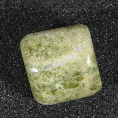 Vesuvián - Vesuvianite 060