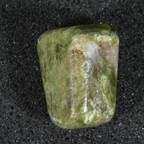 Vesuvián - Vesuvianite 086