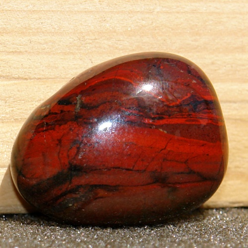 Jaspis vrtaný přívěsek P0711/08