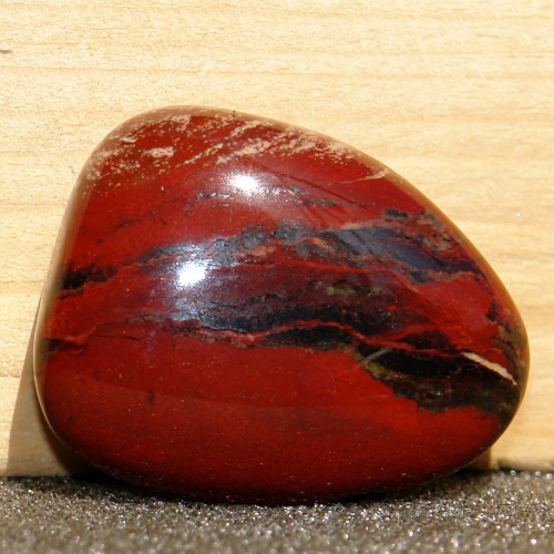 Jaspis vrtaný přívěsek P0711/35